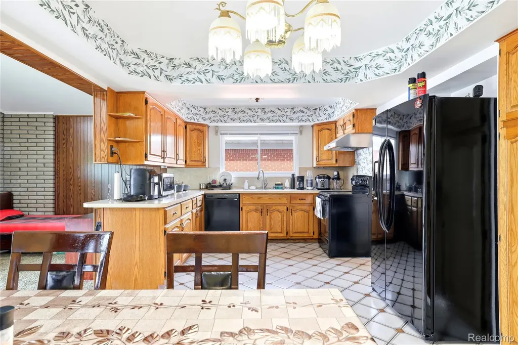13455 Haupt Drive Warren City MI 48088