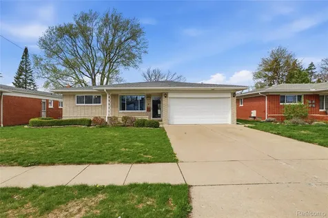 13455 Haupt Drive Warren City MI 48088