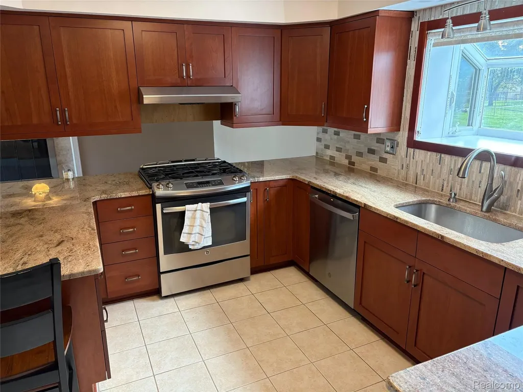 25317 Koths Street Taylor City MI 48180
