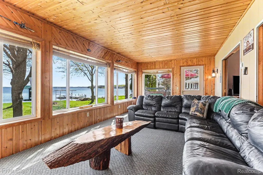 6230 Cedar Drive Caledonia Township MI 49747