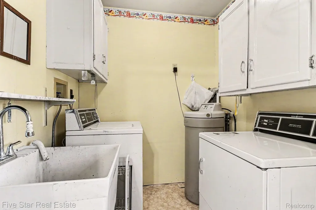 6230 Cedar Drive Caledonia Township MI 49747