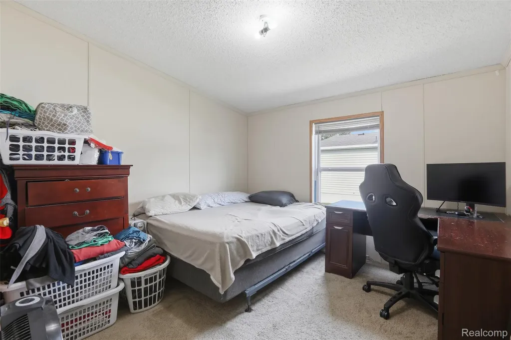 29220 Tanglewood Flat Rock City MI 48134