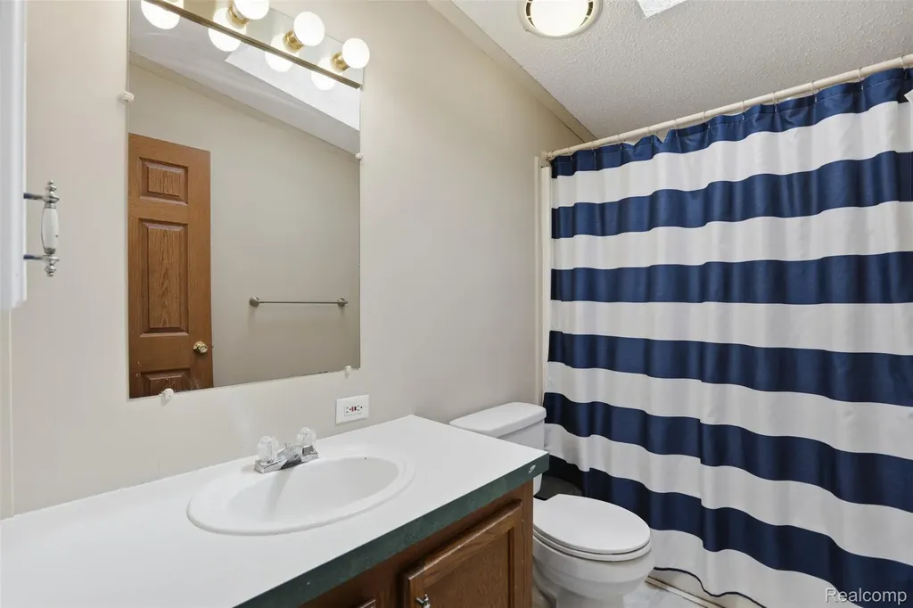 29220 Tanglewood Flat Rock City MI 48134