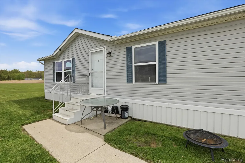 29220 Tanglewood Flat Rock City MI 48134