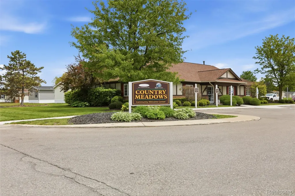 29220 Tanglewood Flat Rock City MI 48134
