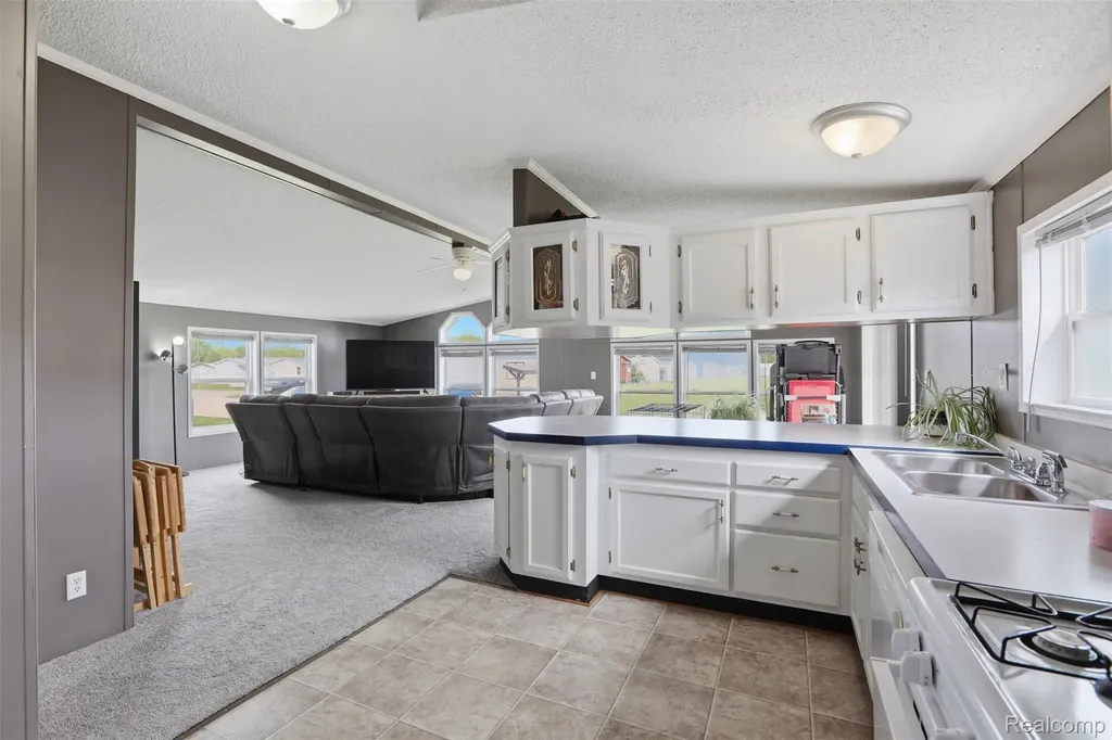 29220 Tanglewood Flat Rock City MI 48134