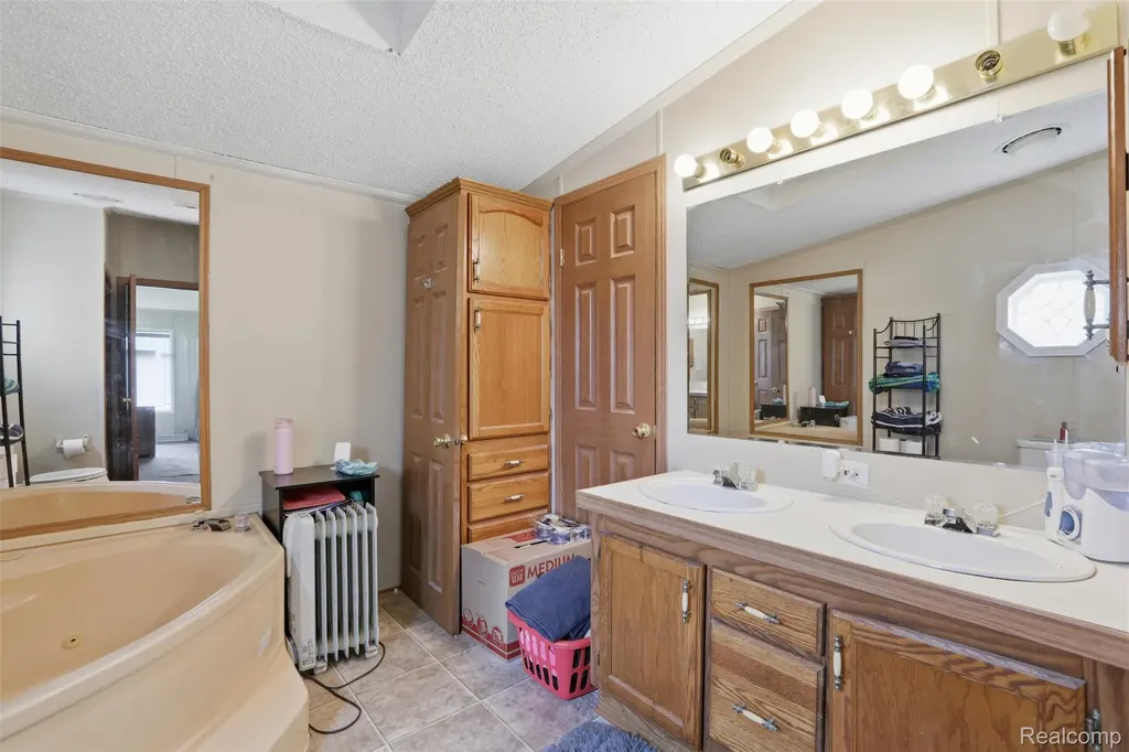 29220 Tanglewood Flat Rock City MI 48134