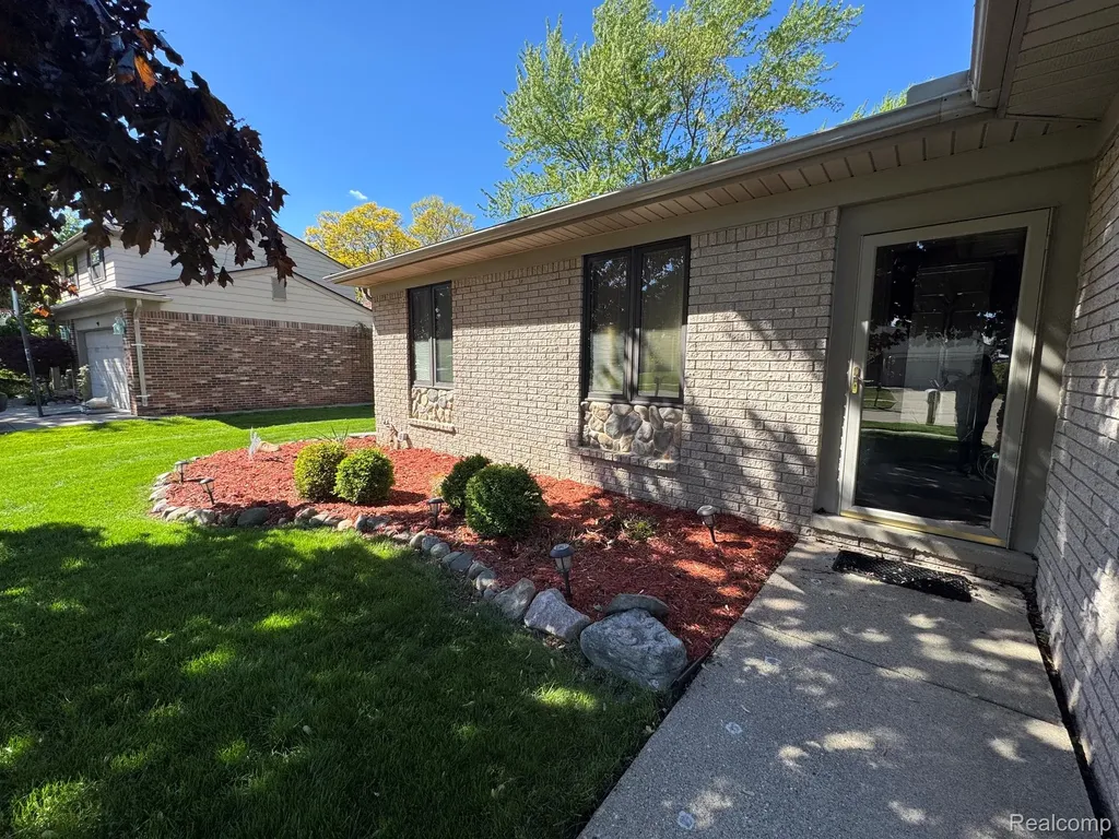 18229 Ash Creek Drive Macomb Township MI 48044