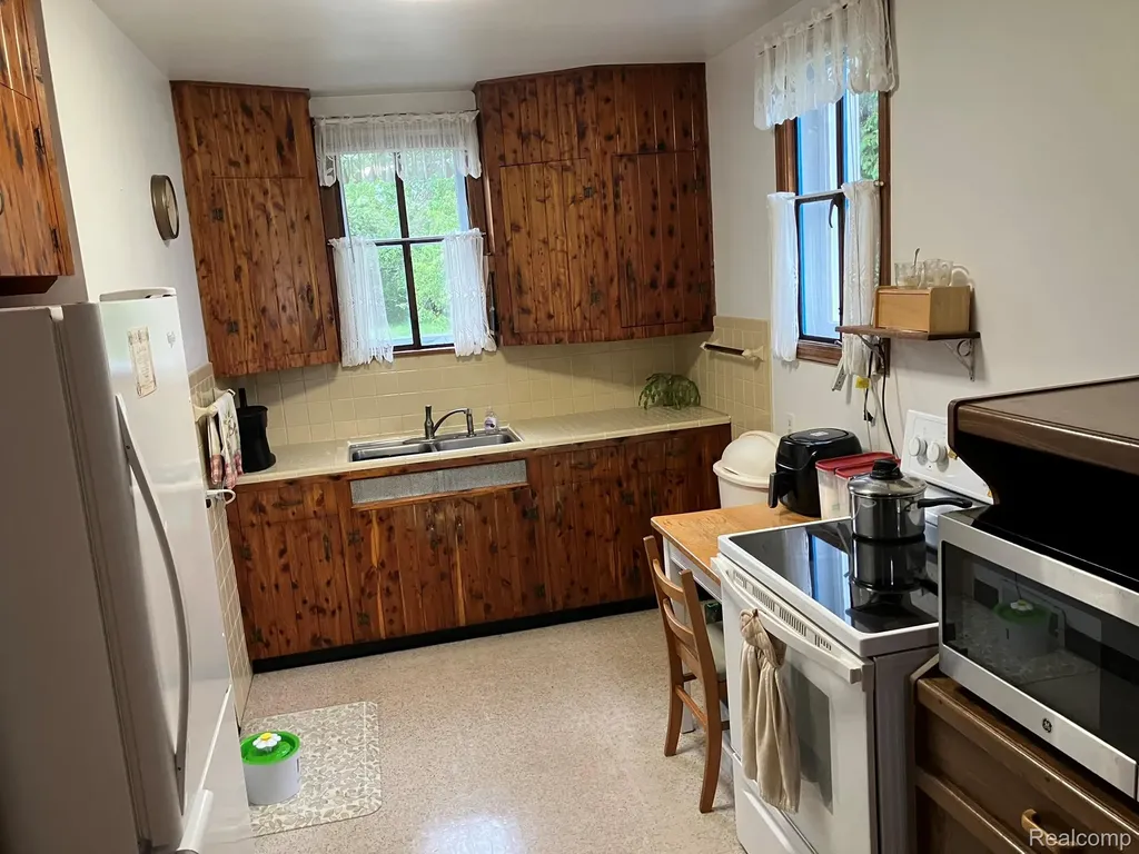 5893 Cribbins Road Kenockee Township MI 48006