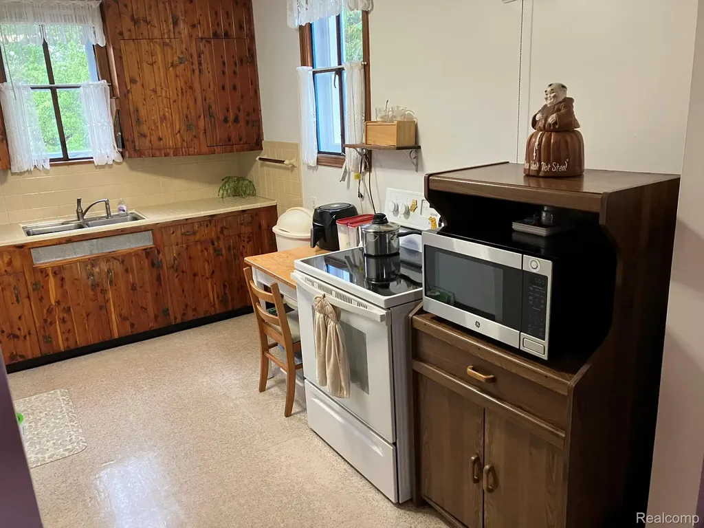 5893 Cribbins Road Kenockee Township MI 48006