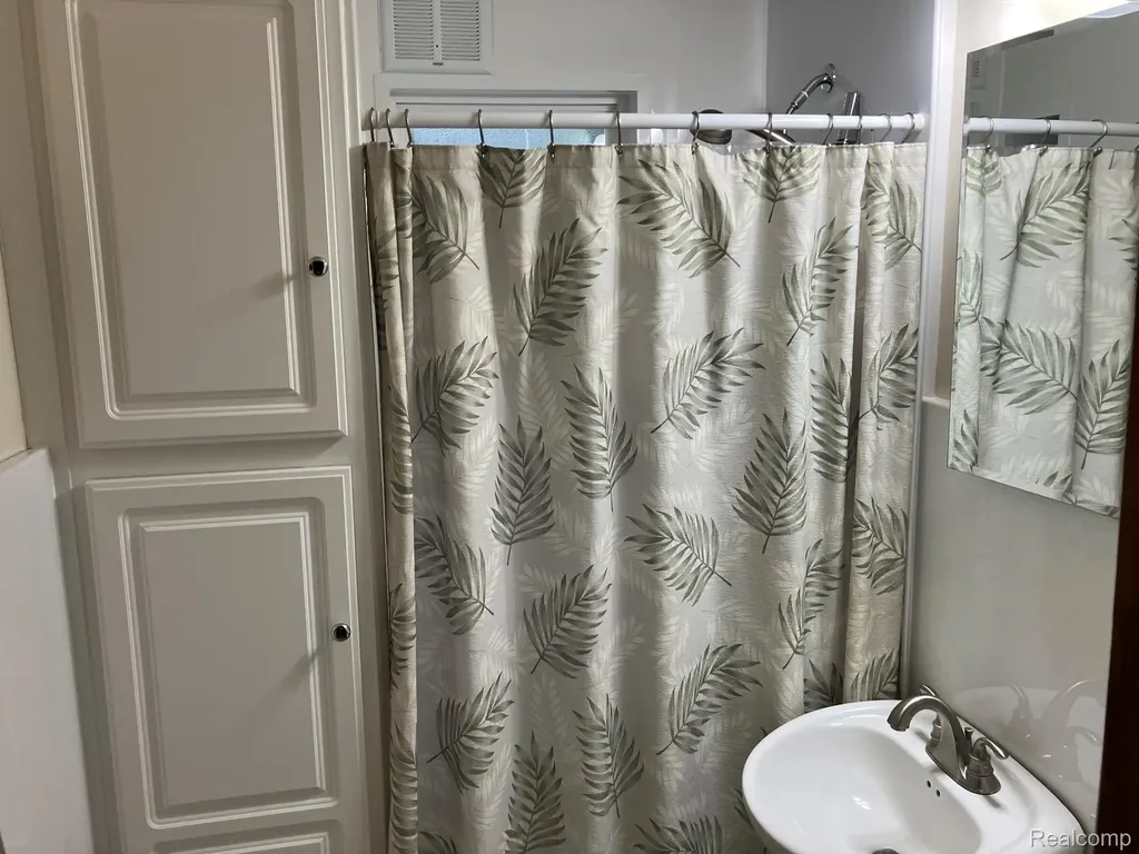 5893 Cribbins Road Kenockee Township MI 48006