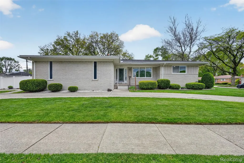 12014 Common Road Warren City MI 48093