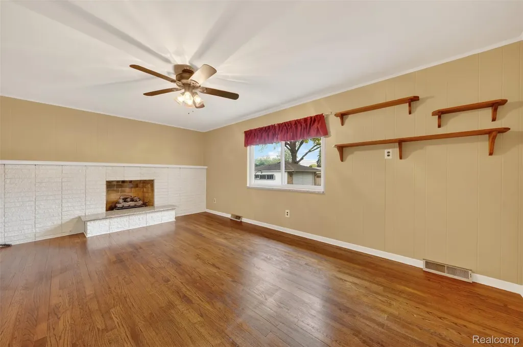 12014 Common Road Warren City MI 48093