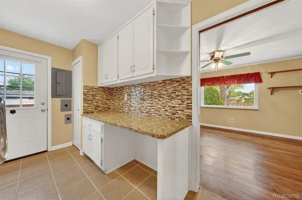 12014 Common Road Warren City MI 48093