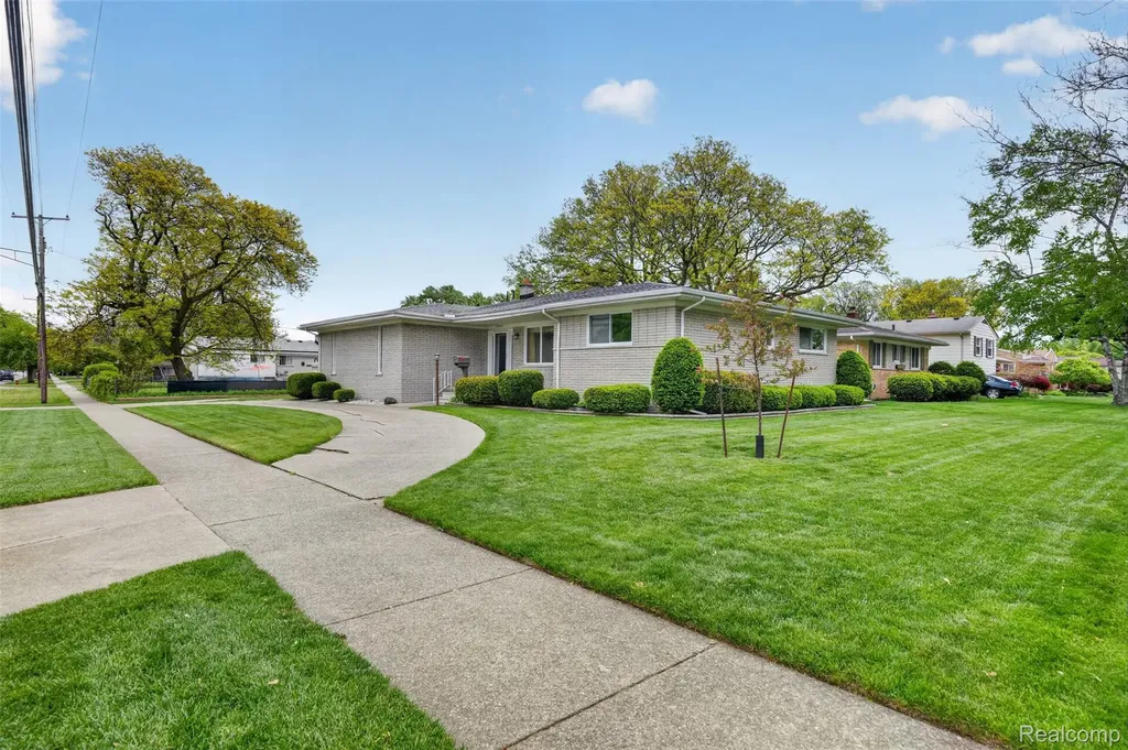 12014 Common Road Warren City MI 48093
