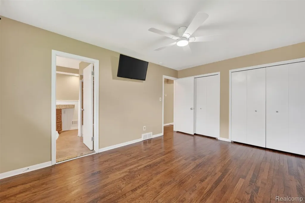 12014 Common Road Warren City MI 48093