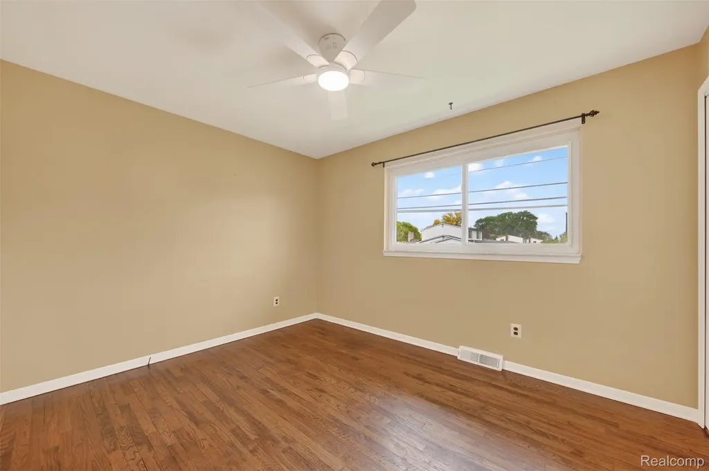 12014 Common Road Warren City MI 48093