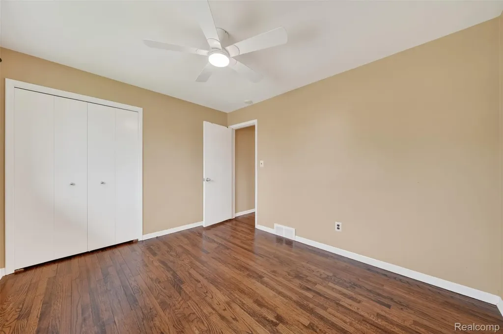 12014 Common Road Warren City MI 48093