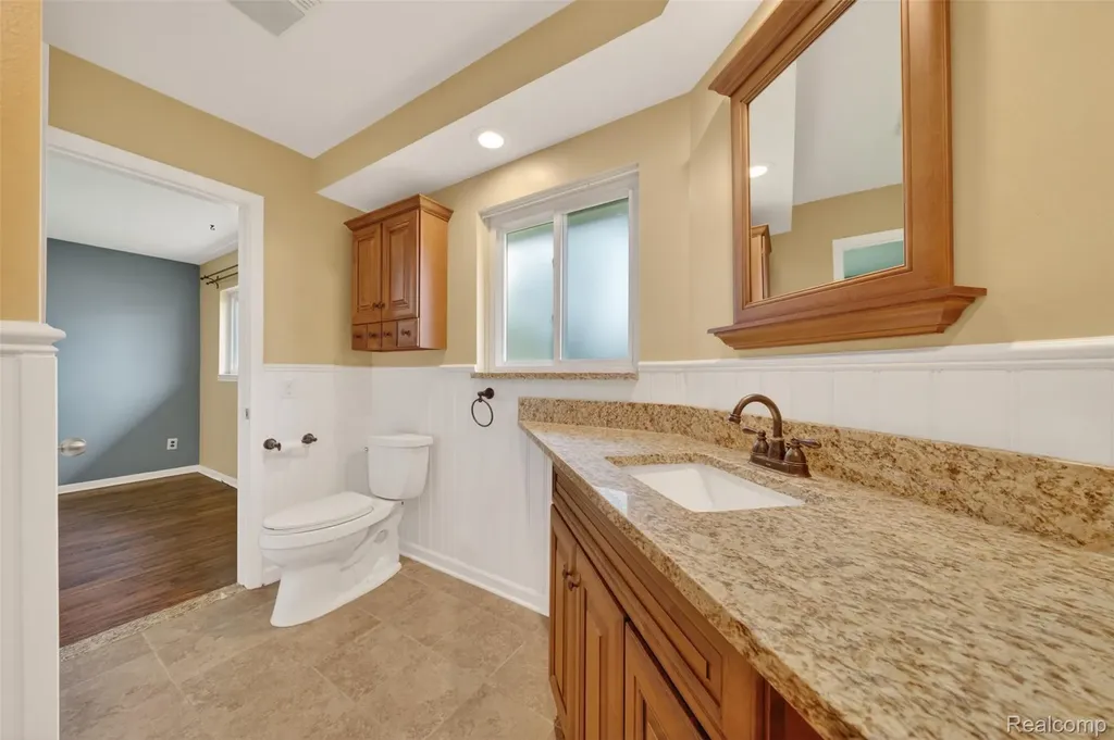 12014 Common Road Warren City MI 48093