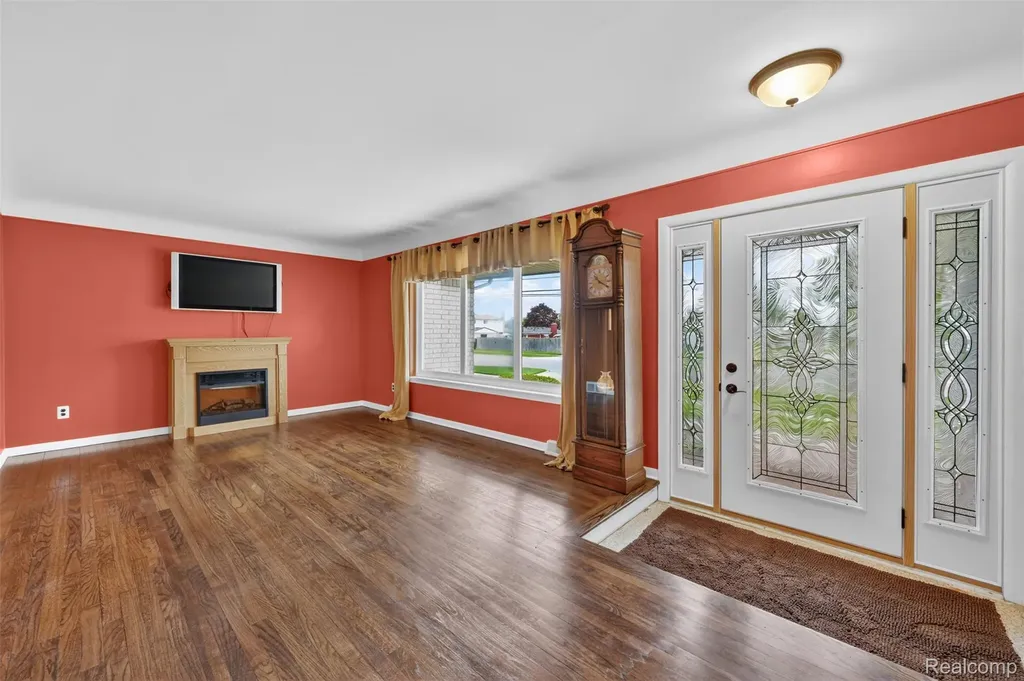 12014 Common Road Warren City MI 48093