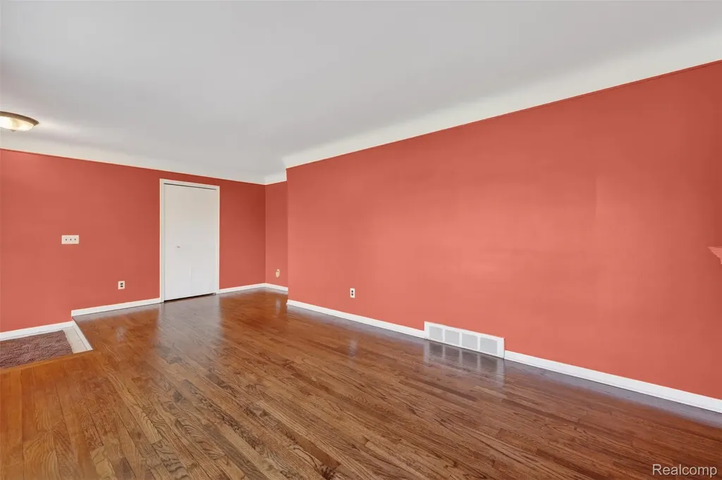 12014 Common Road Warren City MI 48093