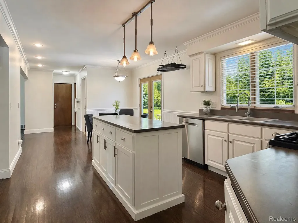 5330 Aintree Road Oakland Charter Township MI 48306