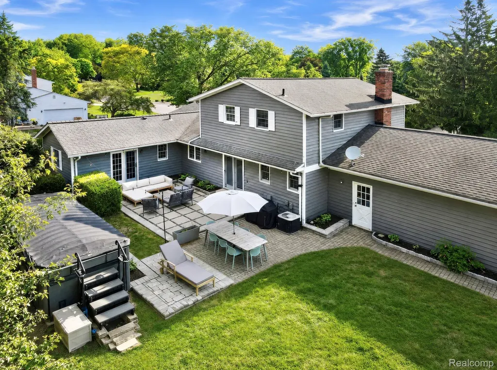 5330 Aintree Road Oakland Charter Township MI 48306