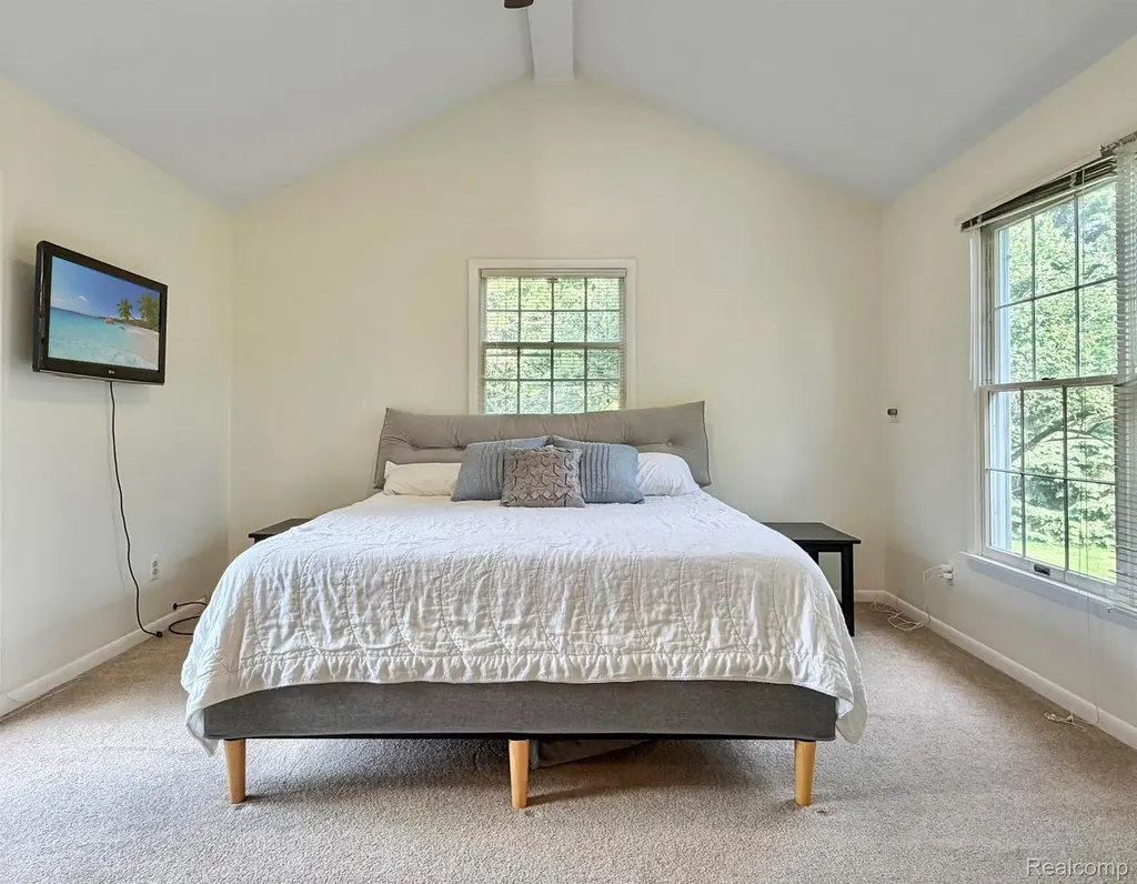 5330 Aintree Road Oakland Charter Township MI 48306