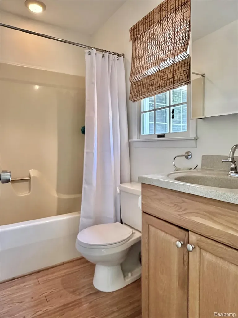 5330 Aintree Road Oakland Charter Township MI 48306