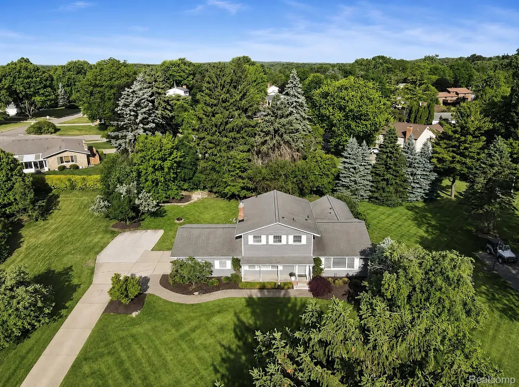 5330 Aintree Road Oakland Charter Township MI 48306