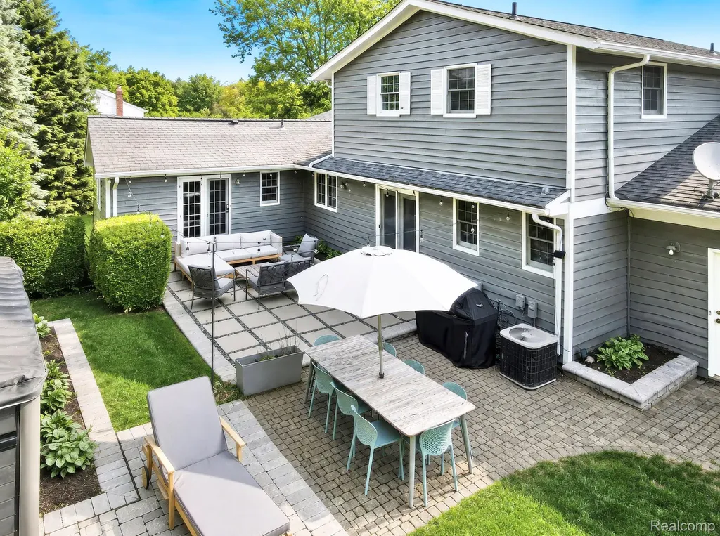 5330 Aintree Road Oakland Charter Township MI 48306