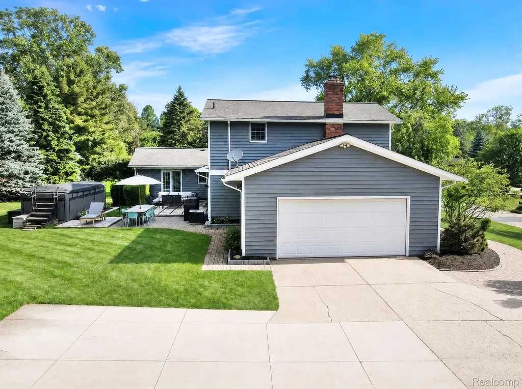 5330 Aintree Road Oakland Charter Township MI 48306