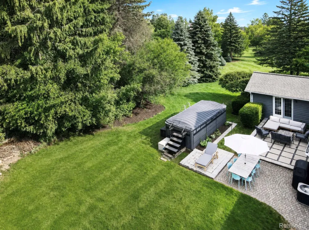 5330 Aintree Road Oakland Charter Township MI 48306
