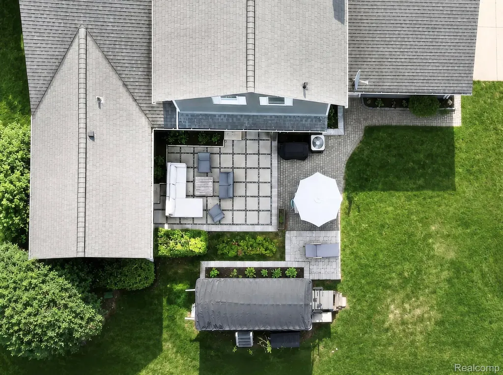 5330 Aintree Road Oakland Charter Township MI 48306