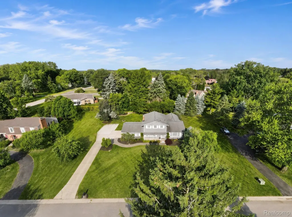 5330 Aintree Road Oakland Charter Township MI 48306