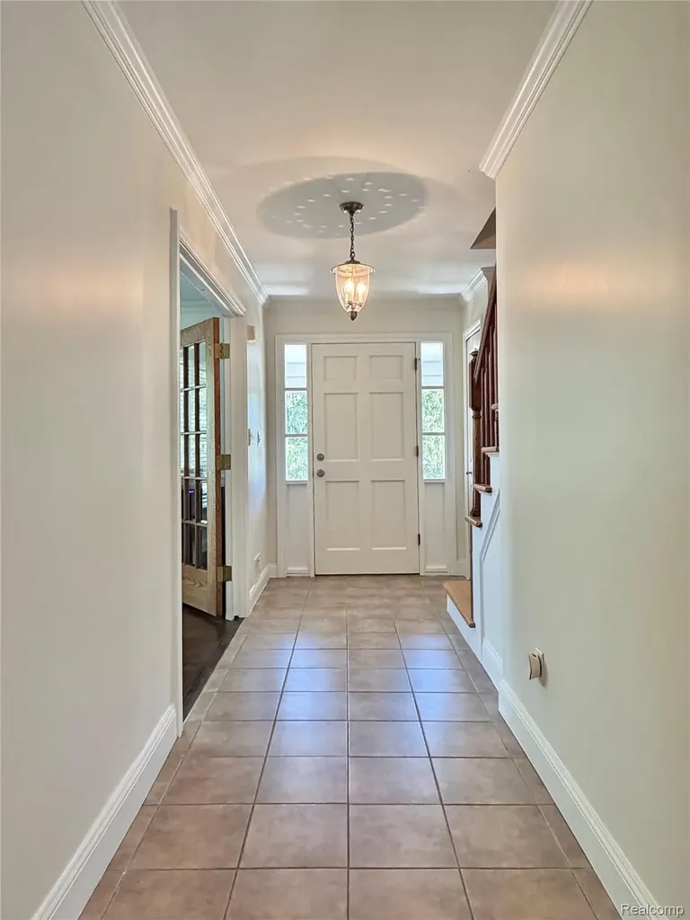 5330 Aintree Road Oakland Charter Township MI 48306