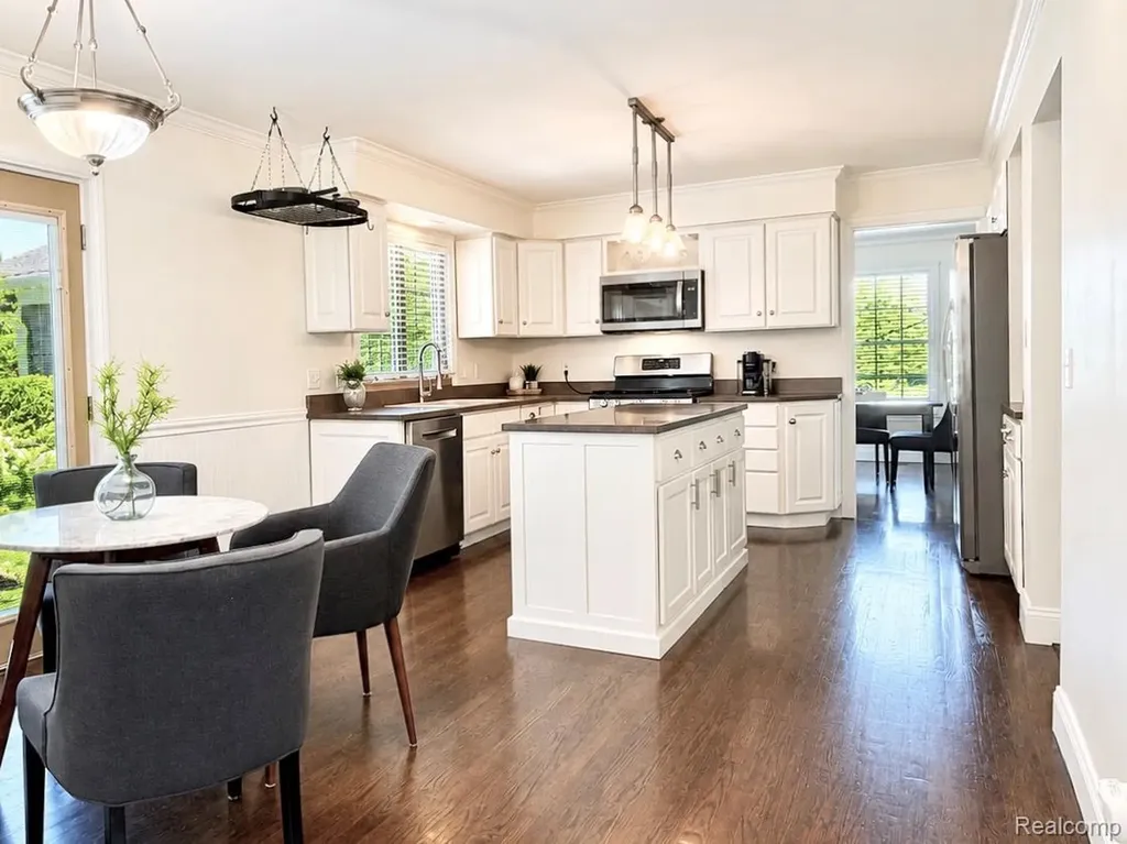 5330 Aintree Road Oakland Charter Township MI 48306
