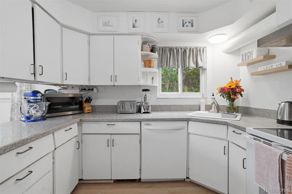 47129 Dunsany Road Northville City MI 48167