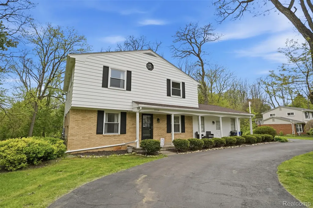 47129 Dunsany Road Northville City MI 48167