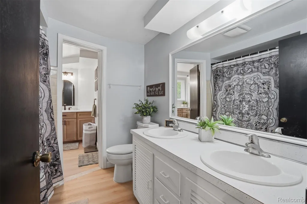 47129 Dunsany Road Northville City MI 48167