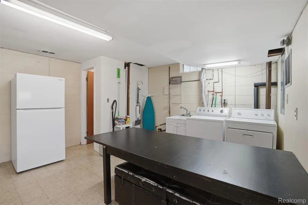 47129 Dunsany Road Northville City MI 48167