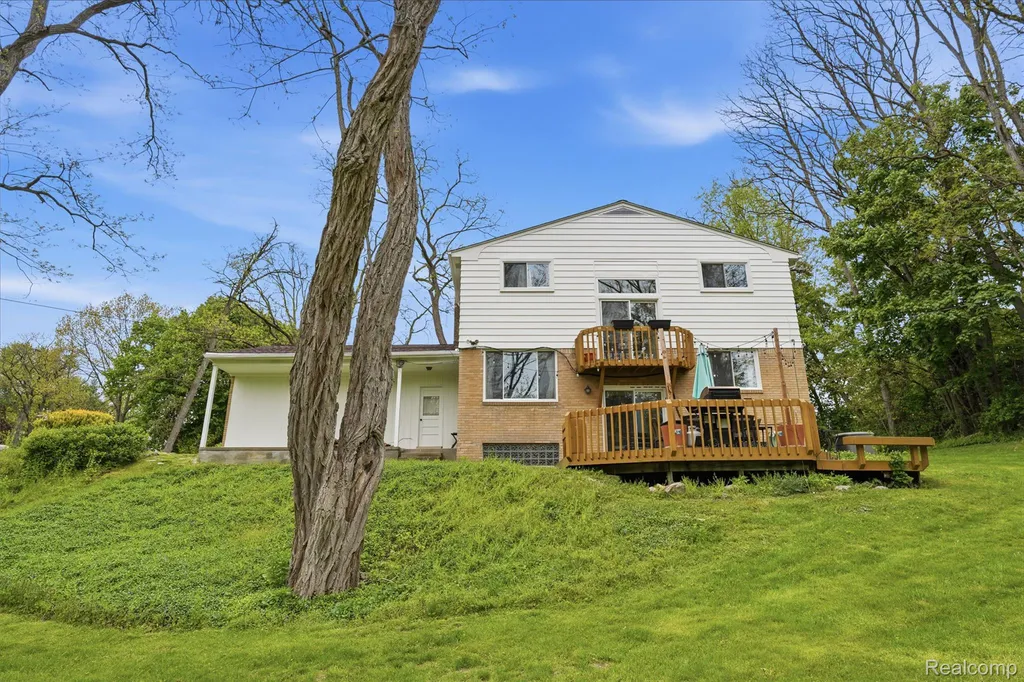 47129 Dunsany Road Northville City MI 48167