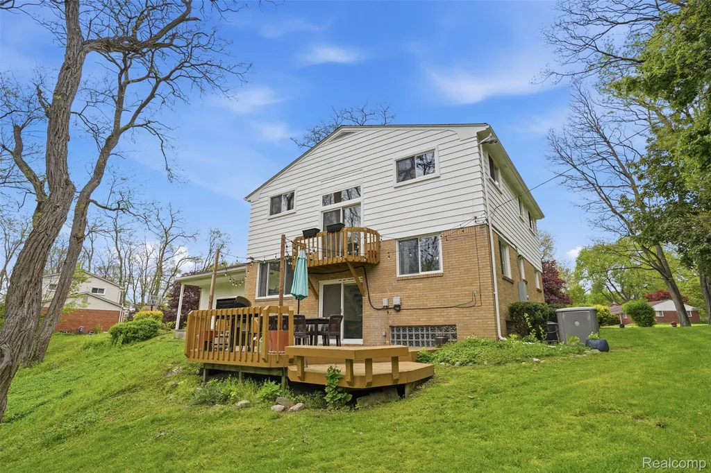 47129 Dunsany Road Northville City MI 48167