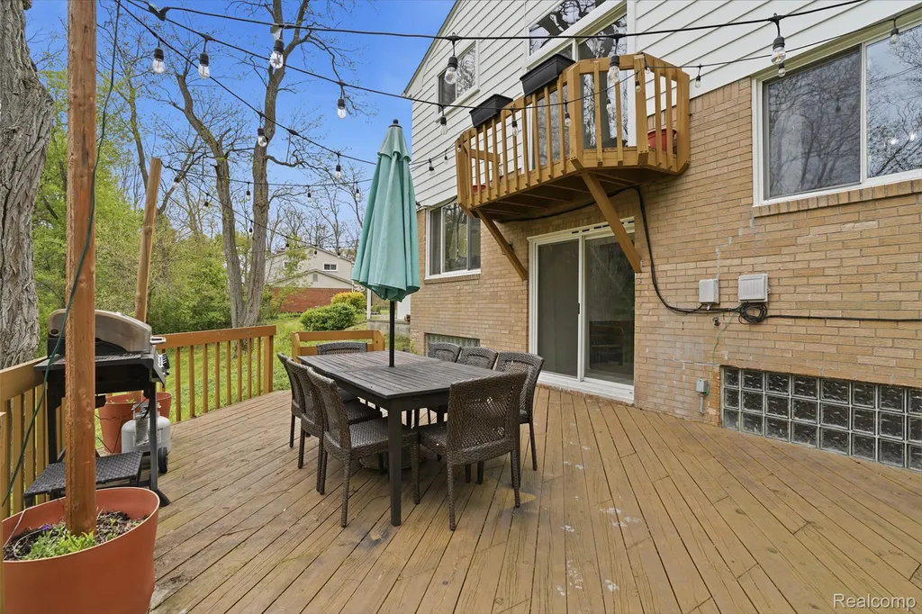 47129 Dunsany Road Northville City MI 48167