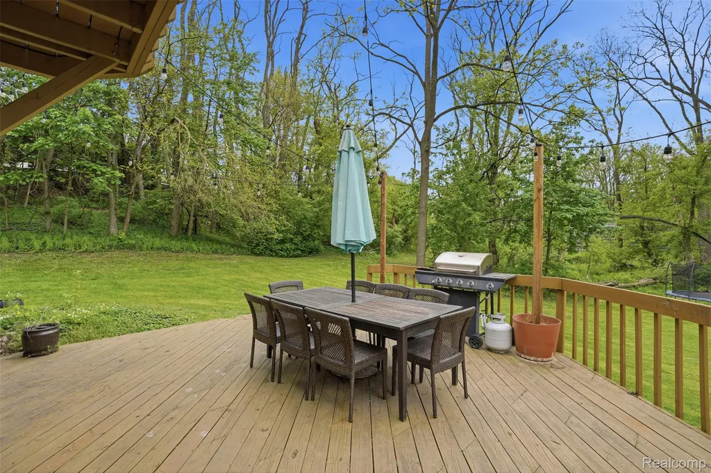 47129 Dunsany Road Northville City MI 48167