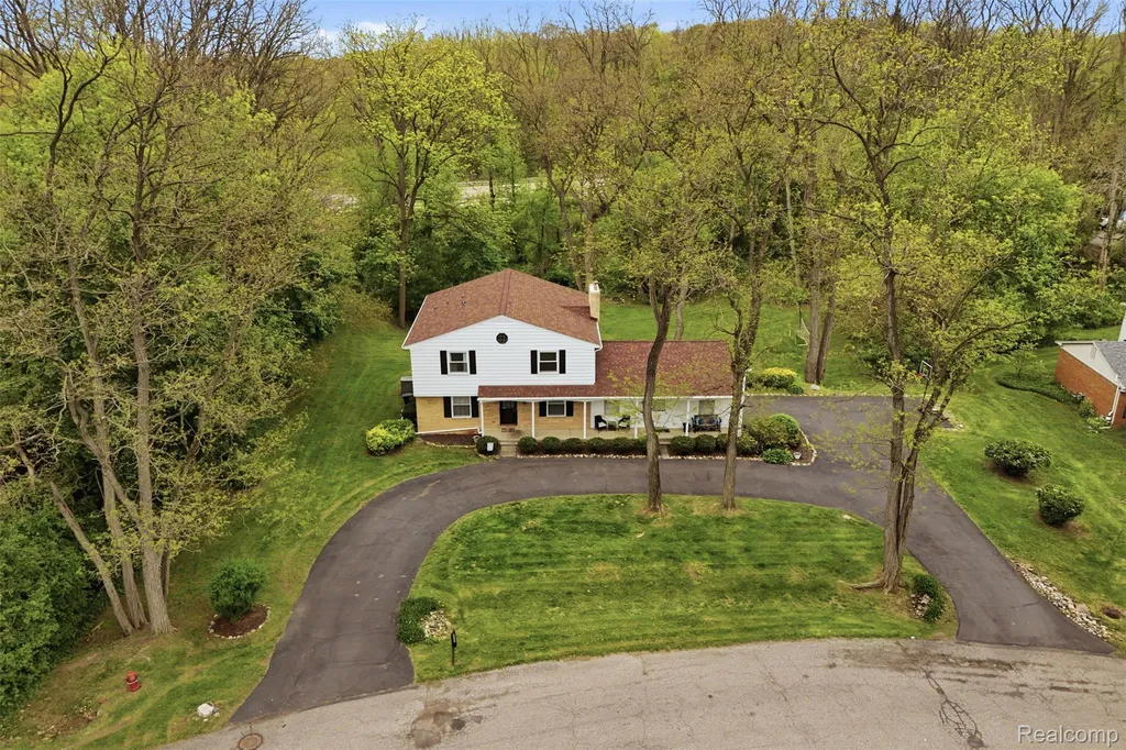 47129 Dunsany Road Northville City MI 48167