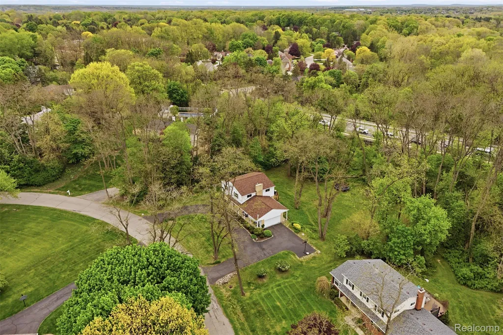 47129 Dunsany Road Northville City MI 48167