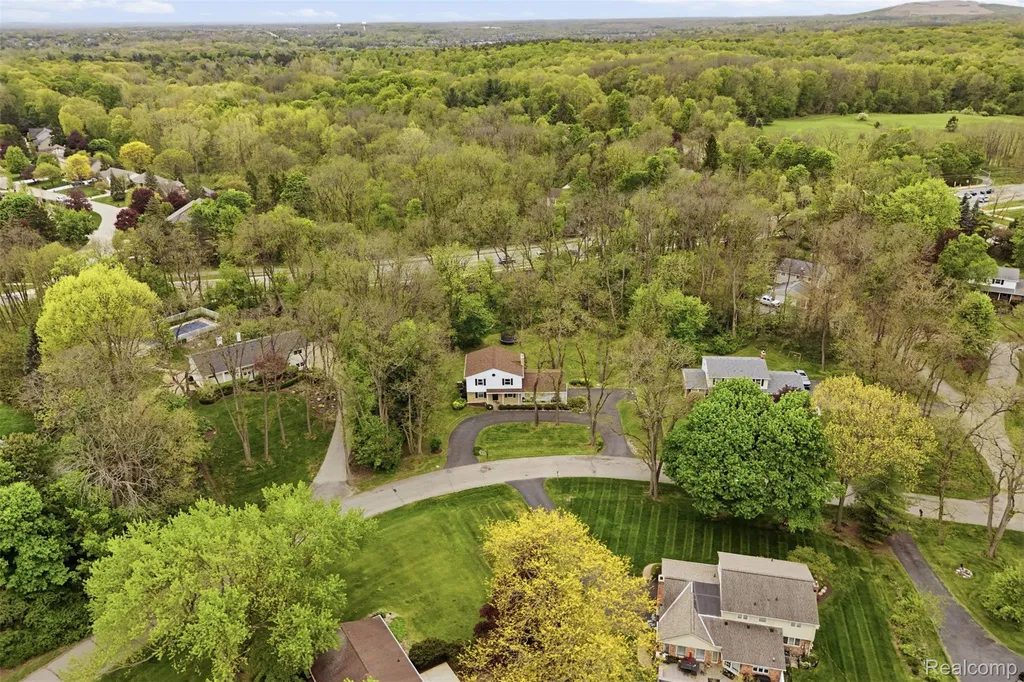 47129 Dunsany Road Northville City MI 48167