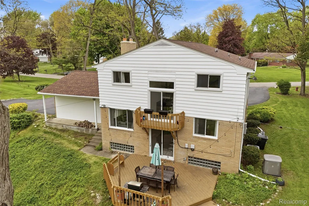 47129 Dunsany Road Northville City MI 48167