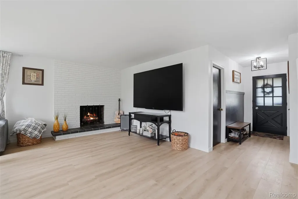 47129 Dunsany Road Northville City MI 48167